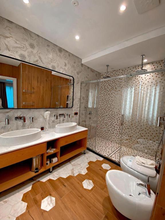 Crown Boutique Hotel Durres Exterior photo